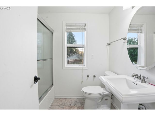 16705 Se KINGSRIDGE Ct, Milwaukie, OR 97267