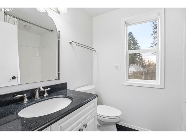 16705 Se KINGSRIDGE Ct, Milwaukie, OR 97267