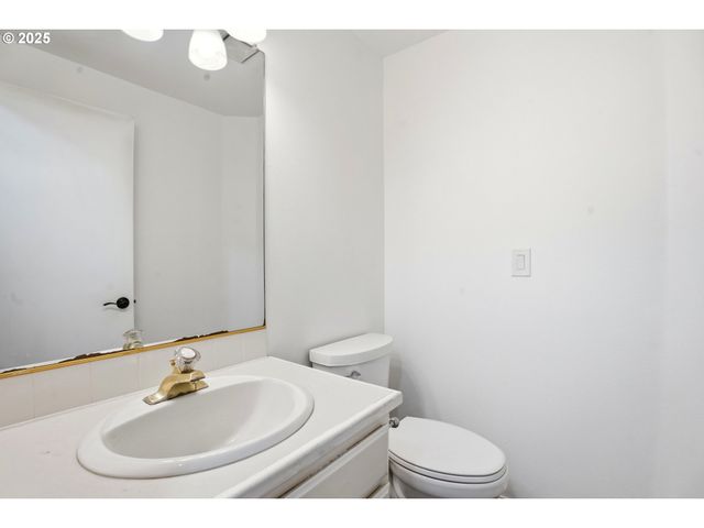 16705 Se KINGSRIDGE Ct, Milwaukie, OR 97267