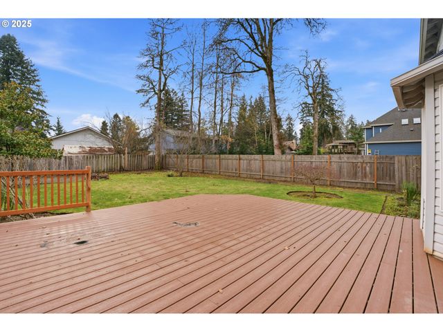 16705 Se KINGSRIDGE Ct, Milwaukie, OR 97267