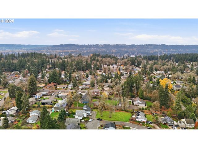 16705 Se KINGSRIDGE Ct, Milwaukie, OR 97267