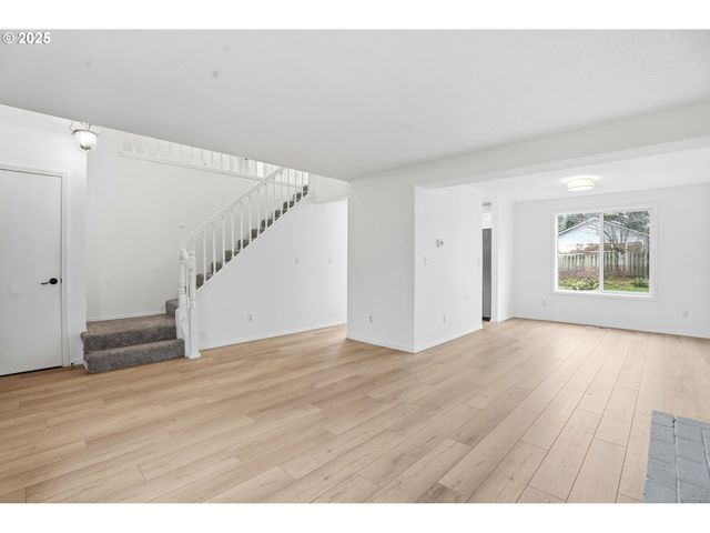 16705 Se KINGSRIDGE Ct, Milwaukie, OR 97267