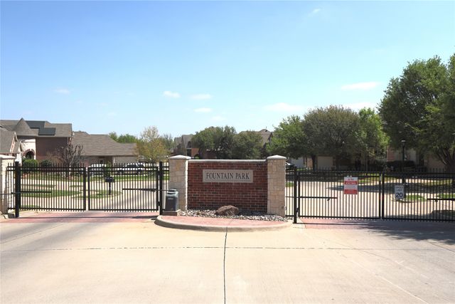 209 Park Meadows Drive, Euless, TX 76039