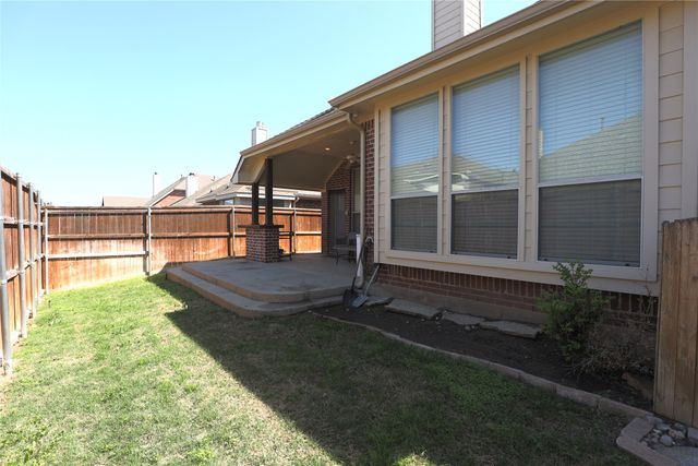 209 Park Meadows Drive, Euless, TX 76039