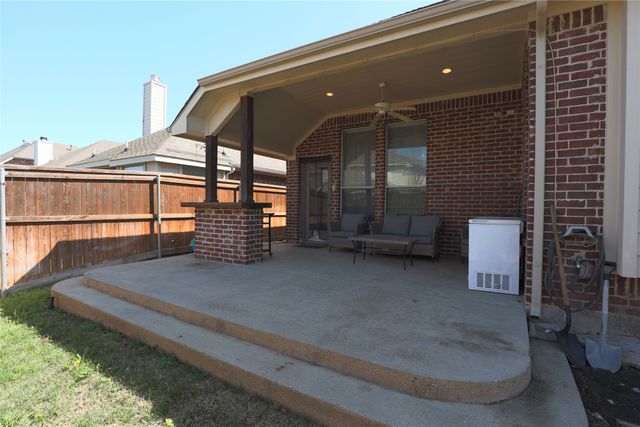 209 Park Meadows Drive, Euless, TX 76039