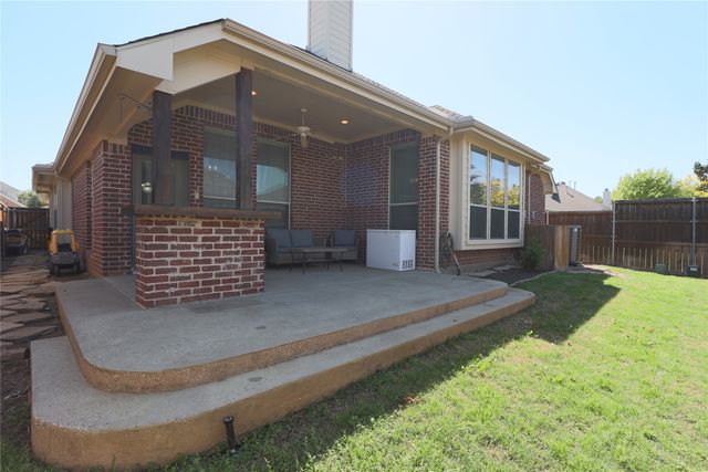 209 Park Meadows Drive, Euless, TX 76039