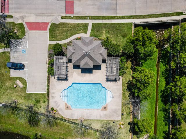 209 Park Meadows Drive, Euless, TX 76039
