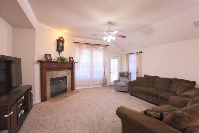 209 Park Meadows Drive, Euless, TX 76039