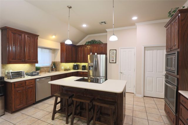 209 Park Meadows Drive, Euless, TX 76039