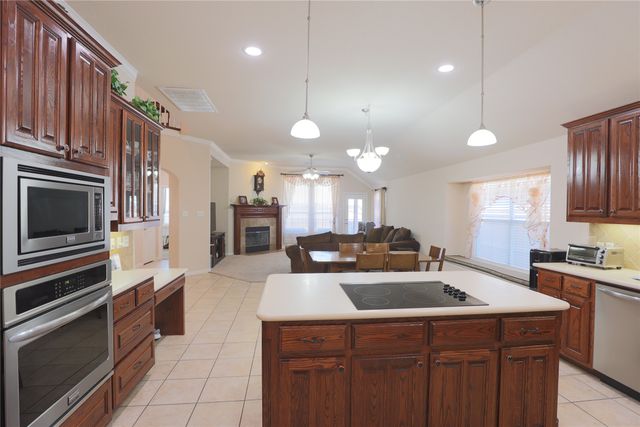 209 Park Meadows Drive, Euless, TX 76039