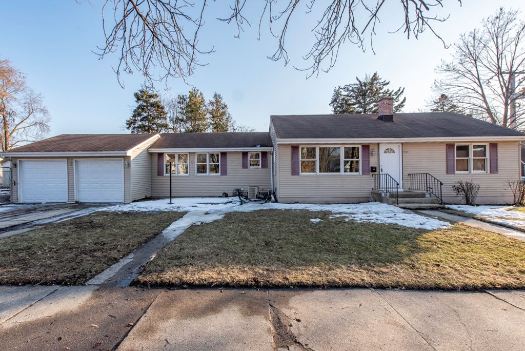 821 12th Street, North Chicago, IL 60064