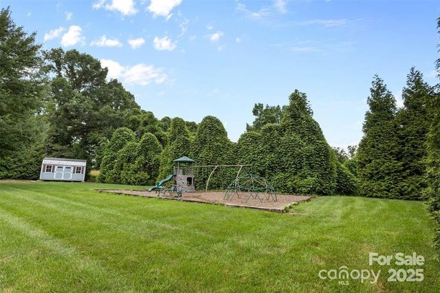 137 Maplewood Court, Hudson, NC 28638