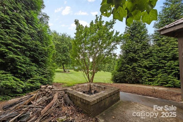 137 Maplewood Court, Hudson, NC 28638