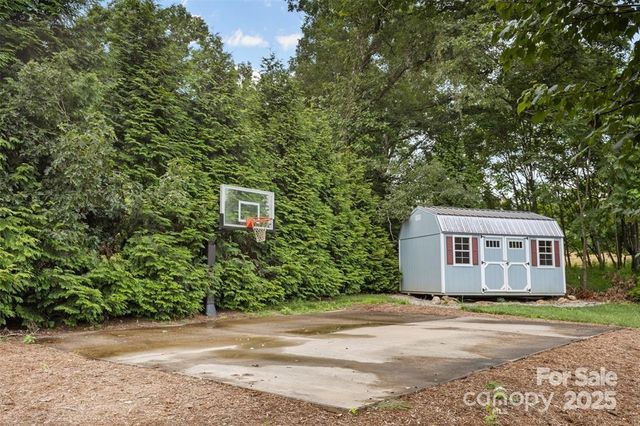 137 Maplewood Court, Hudson, NC 28638