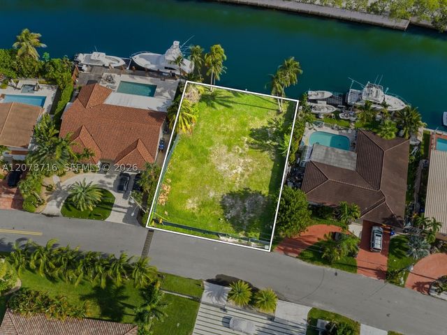 3030 NE 164th St, North Miami Beach, FL 33160