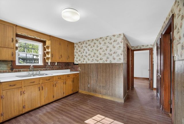 75 Connors St, Fitchburg, MA 01420