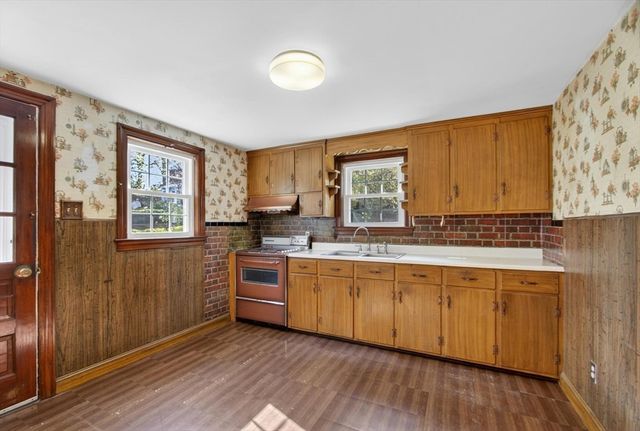 75 Connors St, Fitchburg, MA 01420