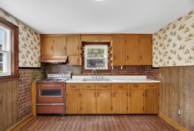 75 Connors St, Fitchburg, MA 01420