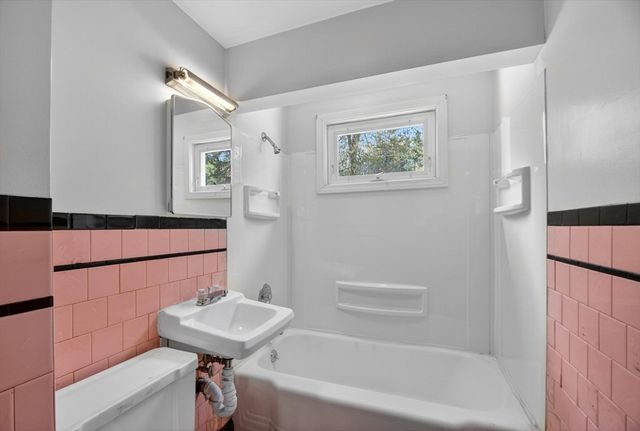 75 Connors St, Fitchburg, MA 01420