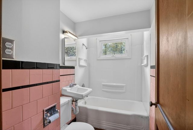 75 Connors St, Fitchburg, MA 01420