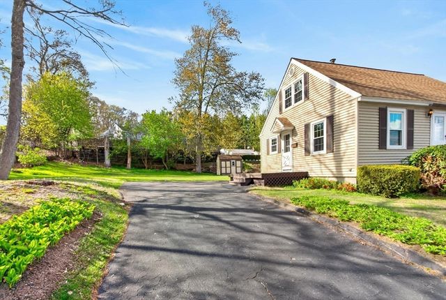 75 Connors St, Fitchburg, MA 01420