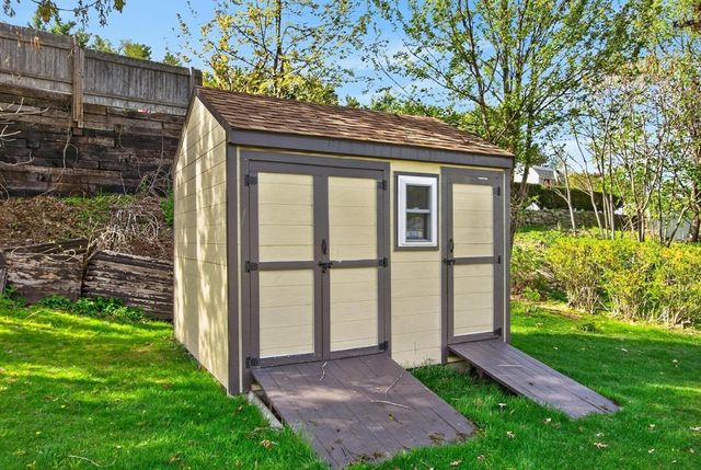 75 Connors St, Fitchburg, MA 01420