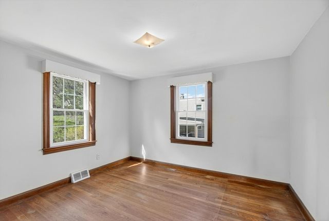 75 Connors St, Fitchburg, MA 01420