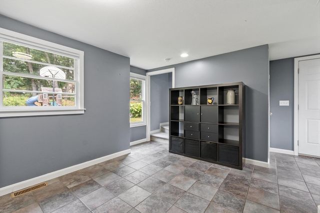2 Nashoba Trl, Littleton, MA 01460