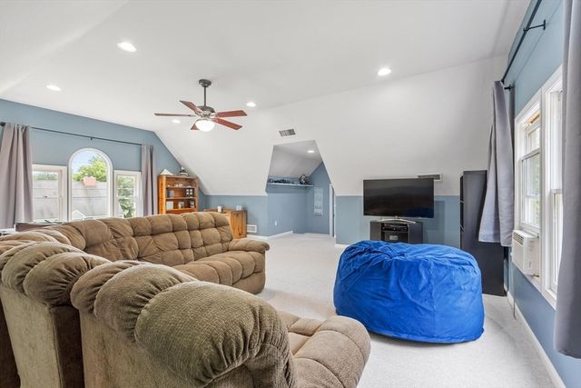 2 Nashoba Trl, Littleton, MA 01460