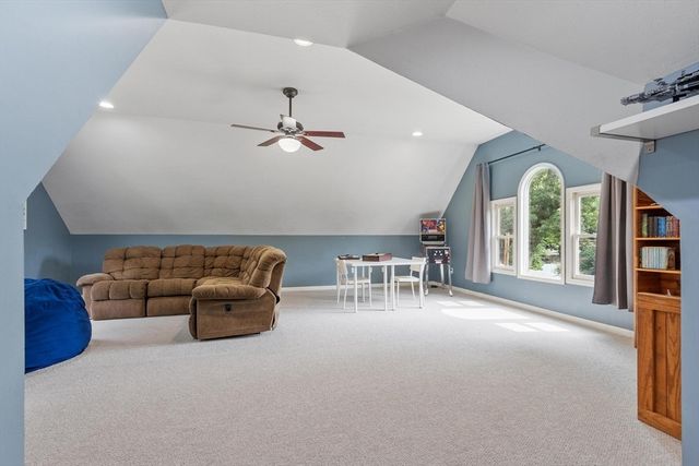 2 Nashoba Trl, Littleton, MA 01460