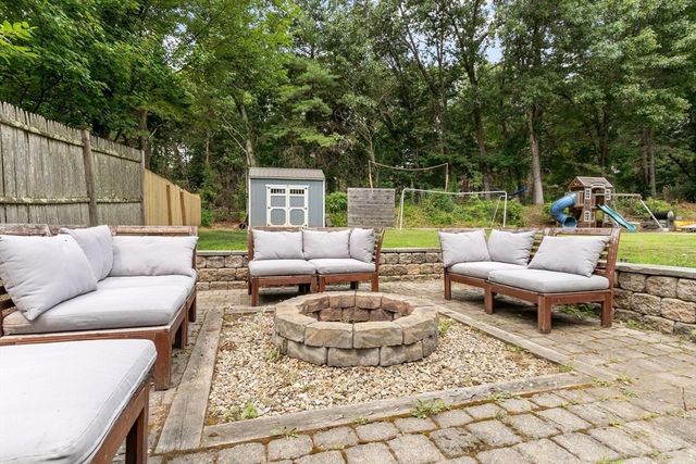 2 Nashoba Trl, Littleton, MA 01460