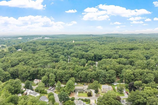 2 Nashoba Trl, Littleton, MA 01460