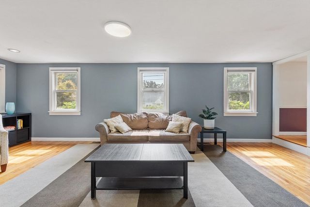 2 Nashoba Trl, Littleton, MA 01460
