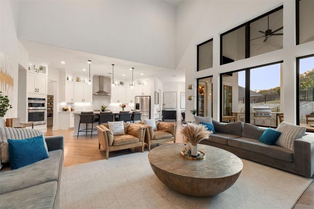 302 Lodestone LN, Austin, TX 78738