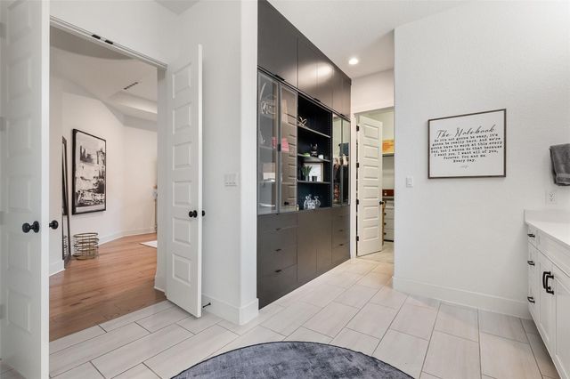 302 Lodestone LN, Austin, TX 78738