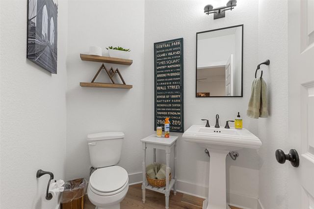 302 Lodestone LN, Austin, TX 78738