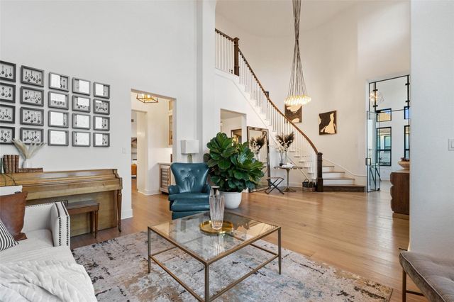 302 Lodestone LN, Austin, TX 78738