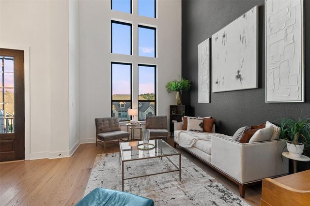 302 Lodestone LN, Austin, TX 78738