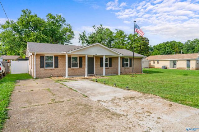 2421 Yorkshire Drive SW, Huntsville, AL 35803