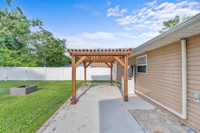 2421 Yorkshire Drive SW, Huntsville, AL 35803