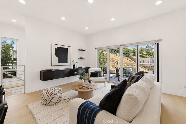 2705 W Lytelle, Los Angeles, CA 90065