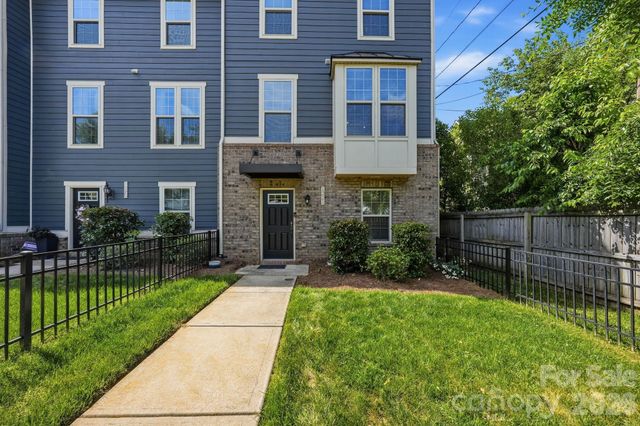 1221 Queen Lyon Court, Charlotte, NC 28205
