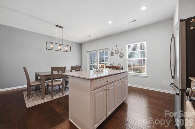 1221 Queen Lyon Court, Charlotte, NC 28205