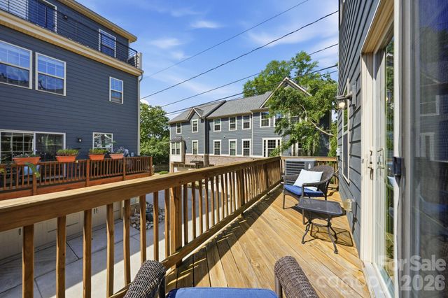 1221 Queen Lyon Court, Charlotte, NC 28205