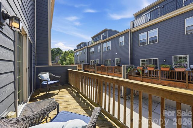 1221 Queen Lyon Court, Charlotte, NC 28205