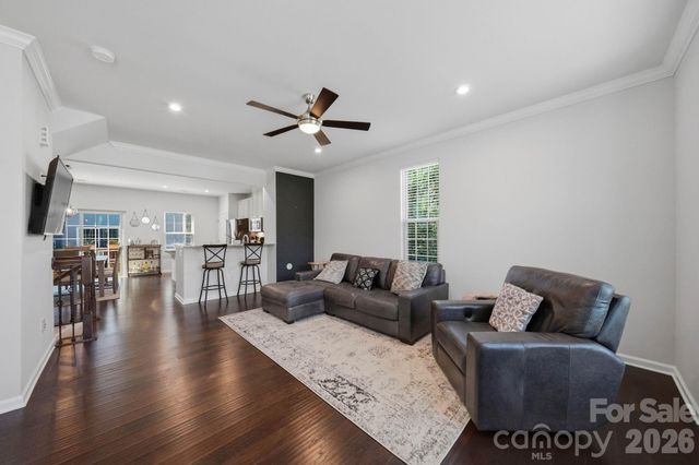 1221 Queen Lyon Court, Charlotte, NC 28205