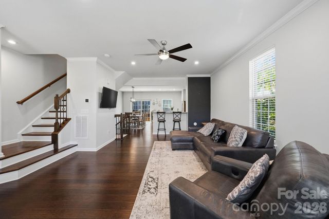 1221 Queen Lyon Court, Charlotte, NC 28205