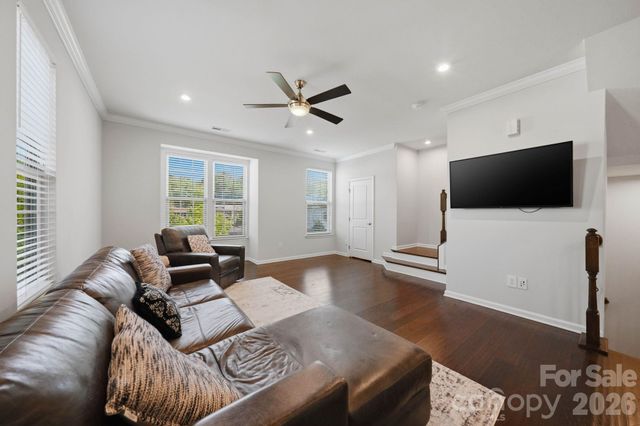 1221 Queen Lyon Court, Charlotte, NC 28205