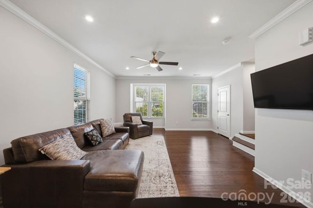 1221 Queen Lyon Court, Charlotte, NC 28205