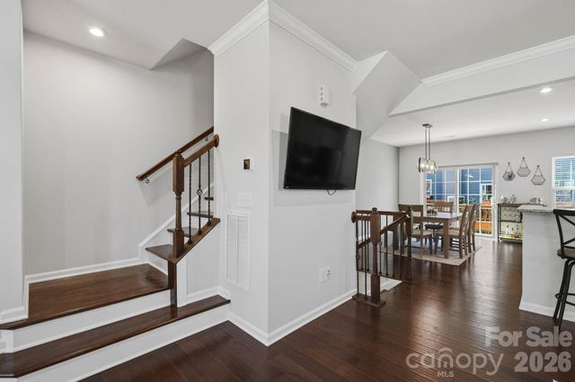 1221 Queen Lyon Court, Charlotte, NC 28205
